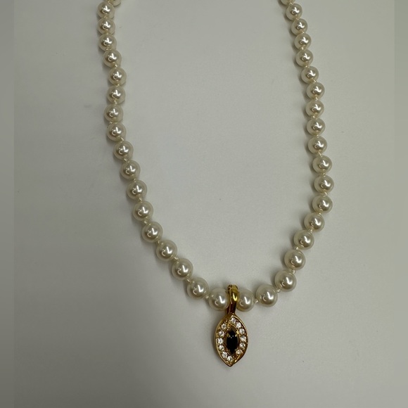 Classy Accessory Set Vintage Black and Faux Pearl Jewelry  Necklace and Earrings - Picture 9 of 16